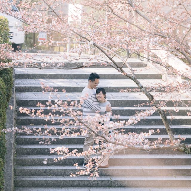 couple having their prewedding photography shoot in kyoto, japan